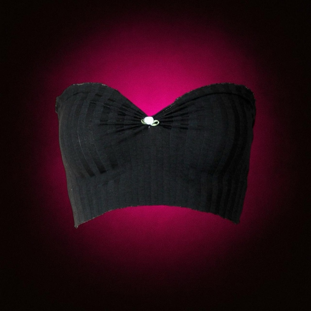 Black ribbed crop top with floral appliqué